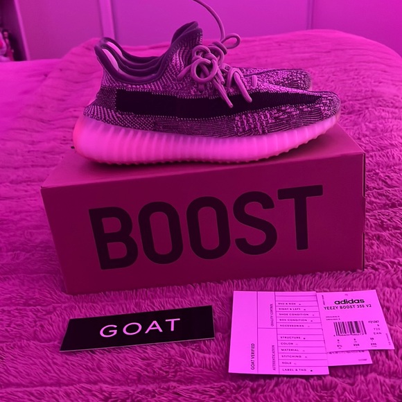 Yeezy Boost 350 V2 ‘Zyon’ - Picture 1 of 7